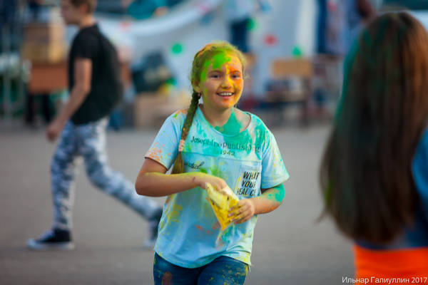 Фестиваль красок на День Города (Фото Ильнара Галиуллина)